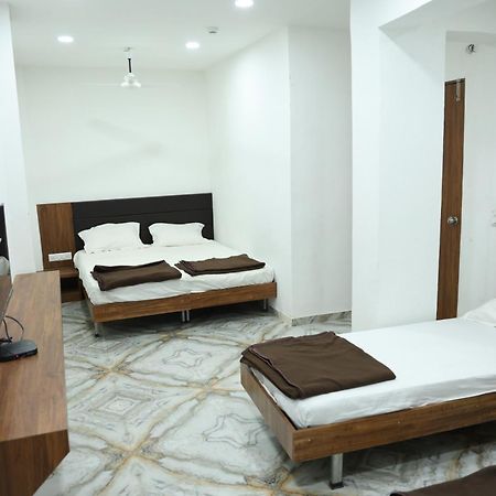 Hotel Aaram Kalupur Ahmadabad Zewnętrze zdjęcie
