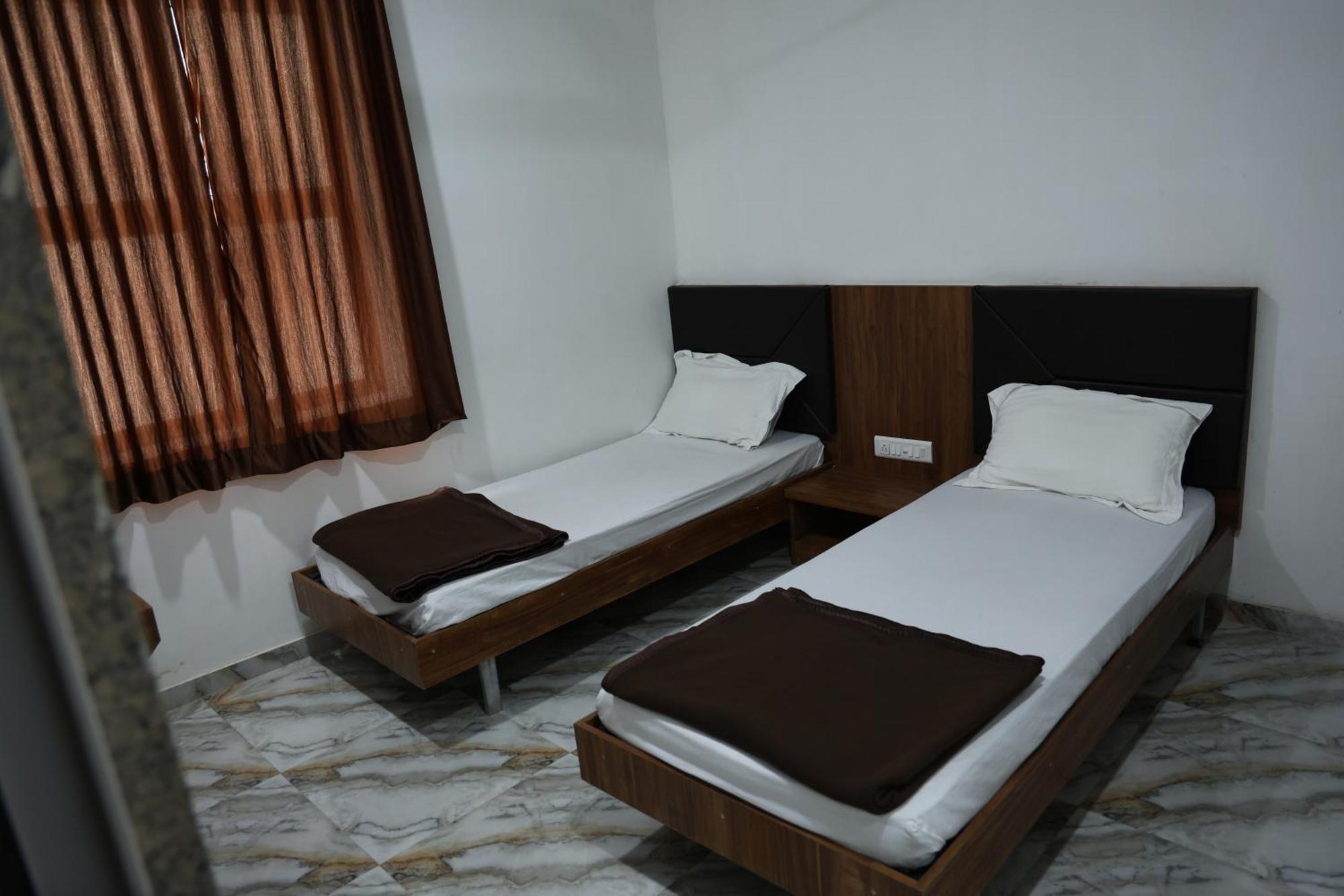 Hotel Aaram Kalupur Ahmadabad Zewnętrze zdjęcie